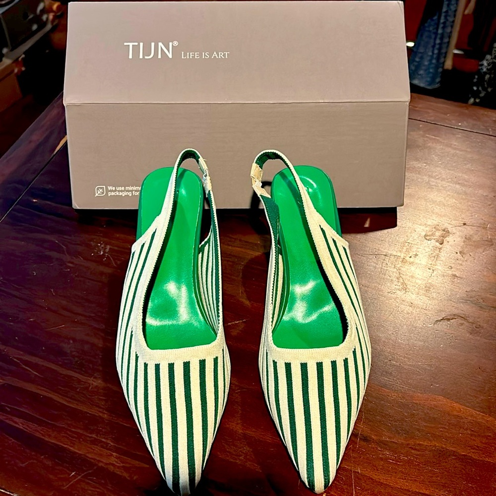 Unique Green & Ivory Off-White Fabric Kitten Heels size 9 Women’s US $35
